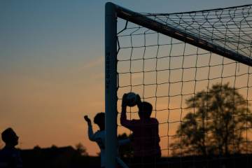 2026世界杯，为什么小红书买了，抖音没买？（配图示意）